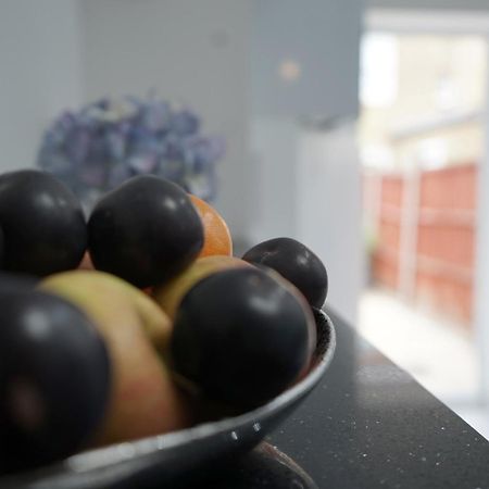 Beautiful London Home Sleeps 6, 2 Minutes To Metro מראה חיצוני תמונה