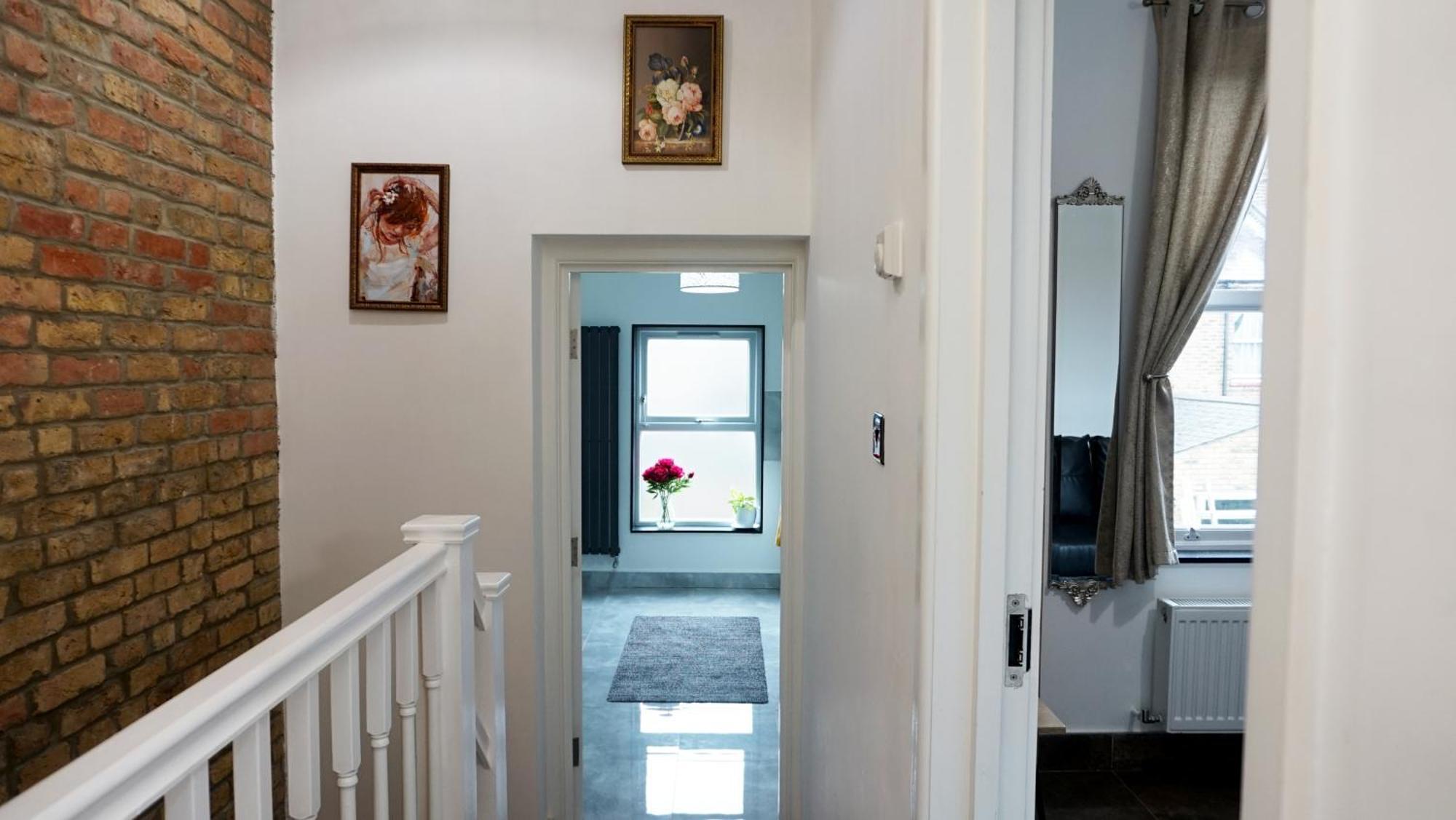 Beautiful London Home Sleeps 6, 2 Minutes To Metro מראה חיצוני תמונה
