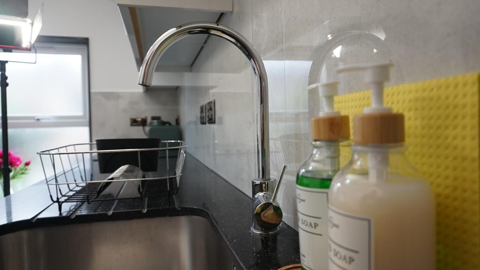 Beautiful London Home Sleeps 6, 2 Minutes To Metro מראה חיצוני תמונה