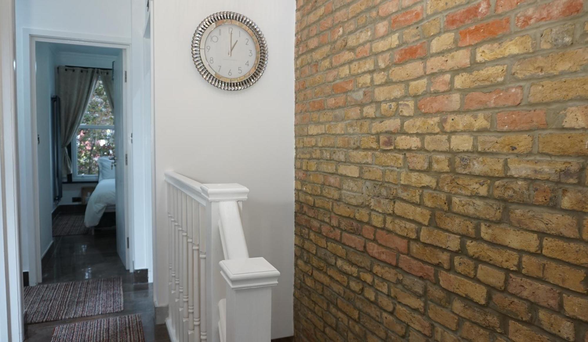 Beautiful London Home Sleeps 6, 2 Minutes To Metro מראה חיצוני תמונה
