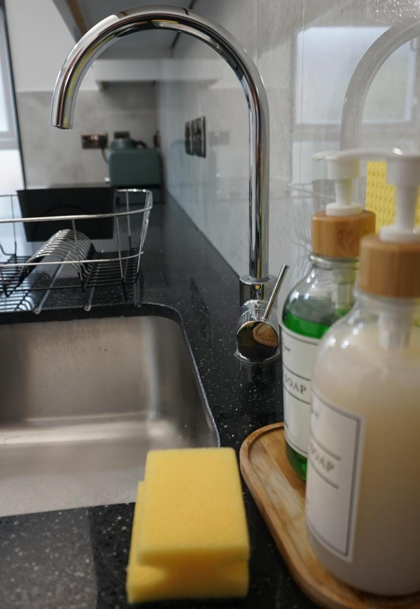 Beautiful London Home Sleeps 6, 2 Minutes To Metro מראה חיצוני תמונה