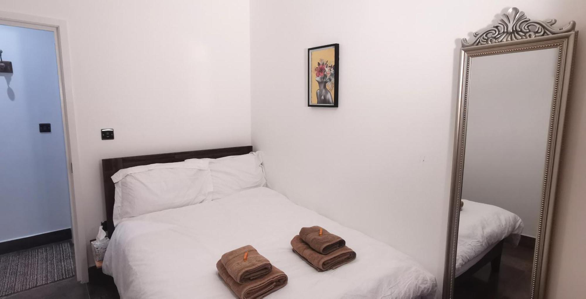 Beautiful London Home Sleeps 6, 2 Minutes To Metro מראה חיצוני תמונה