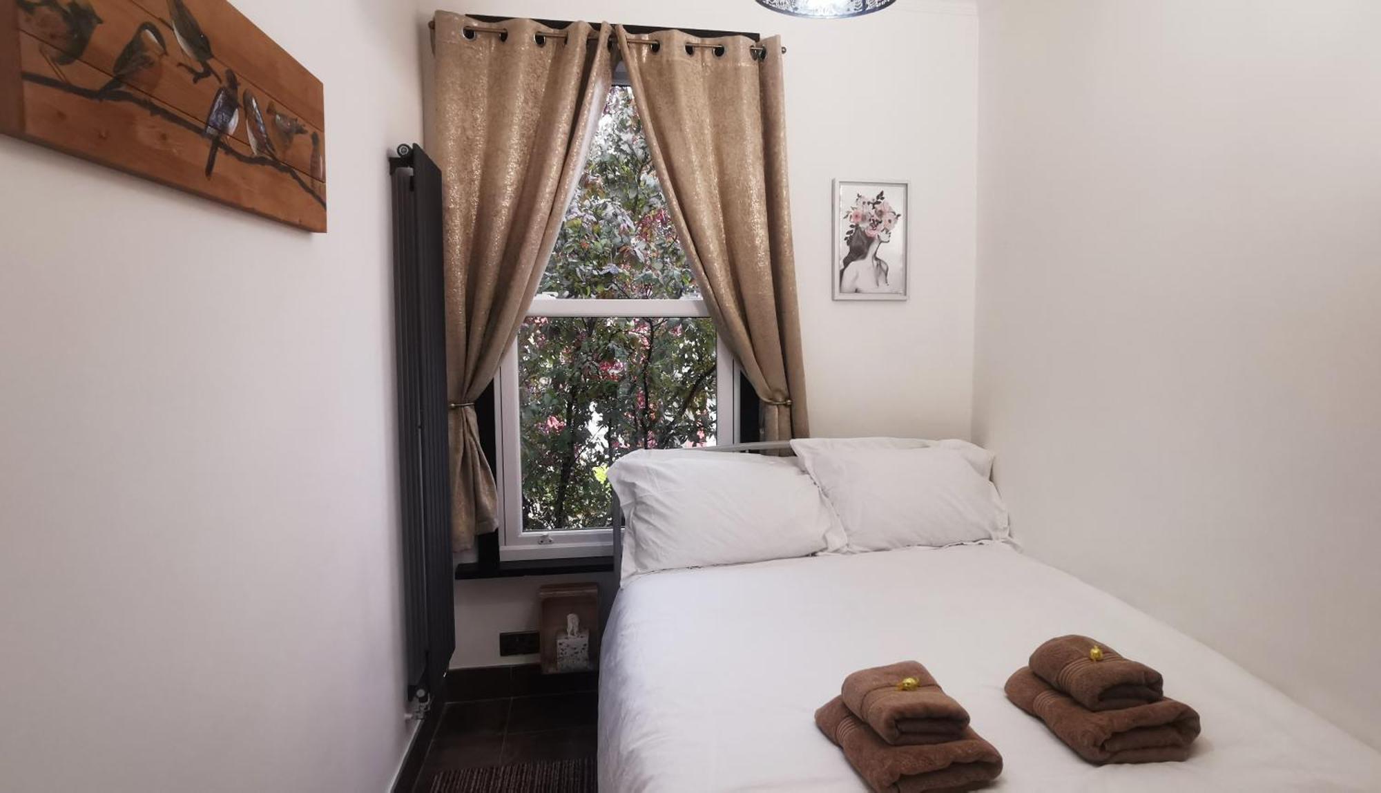 Beautiful London Home Sleeps 6, 2 Minutes To Metro מראה חיצוני תמונה