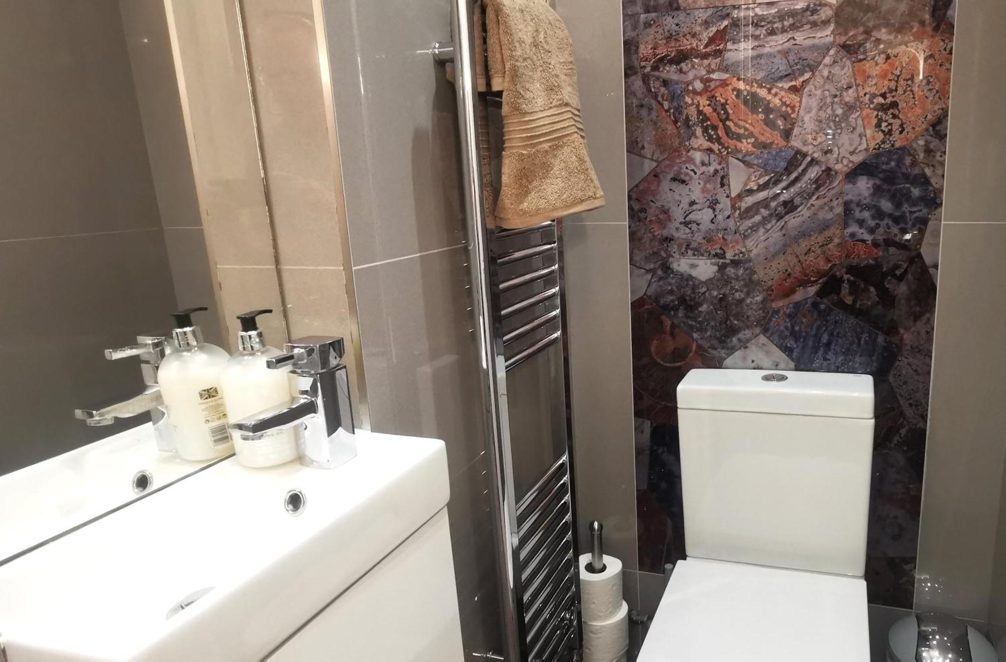 Beautiful London Home Sleeps 6, 2 Minutes To Metro מראה חיצוני תמונה
