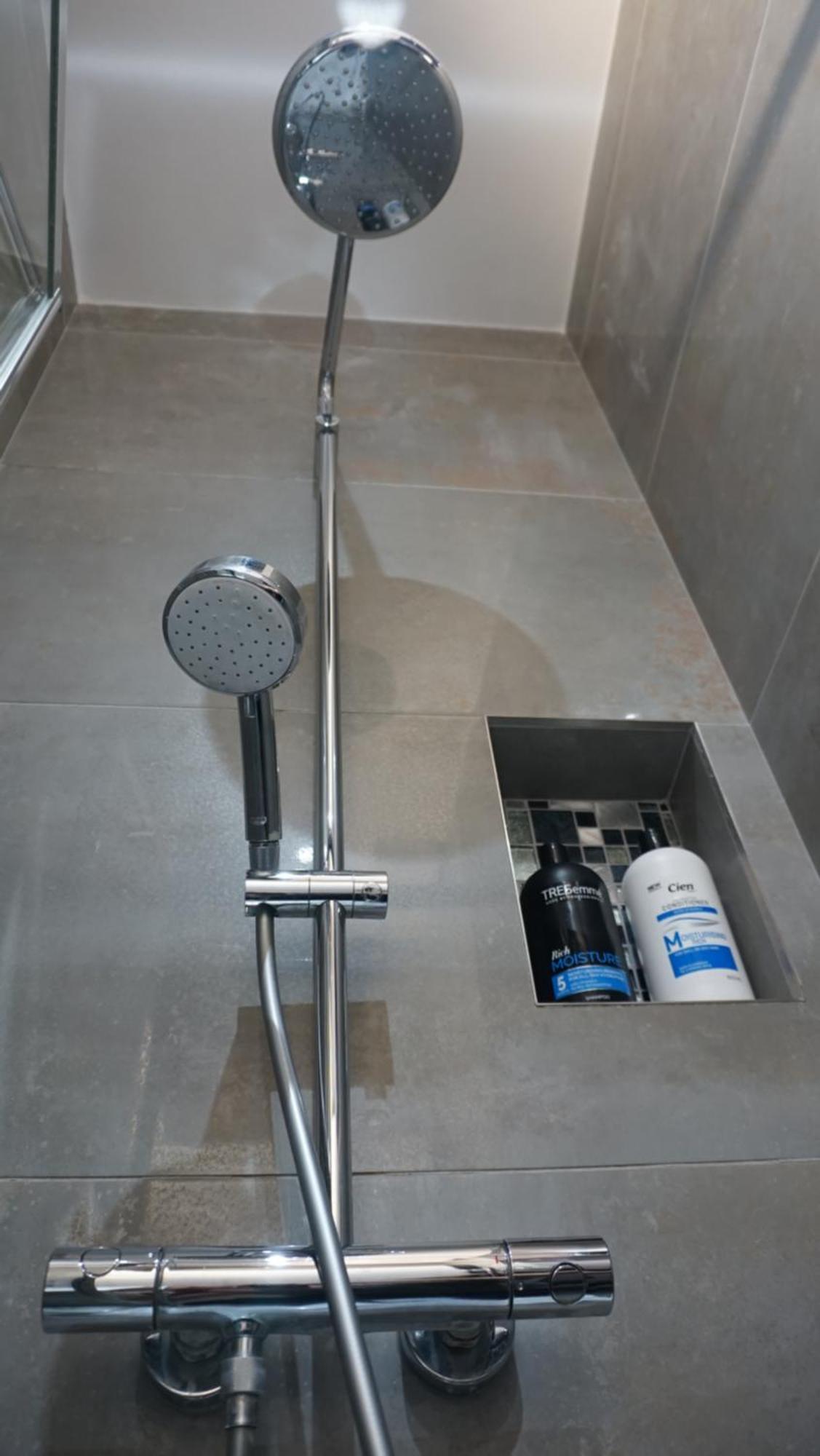 Beautiful London Home Sleeps 6, 2 Minutes To Metro מראה חיצוני תמונה